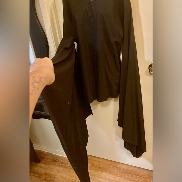 Top with dramatic sleeves - Picture 3 of 5